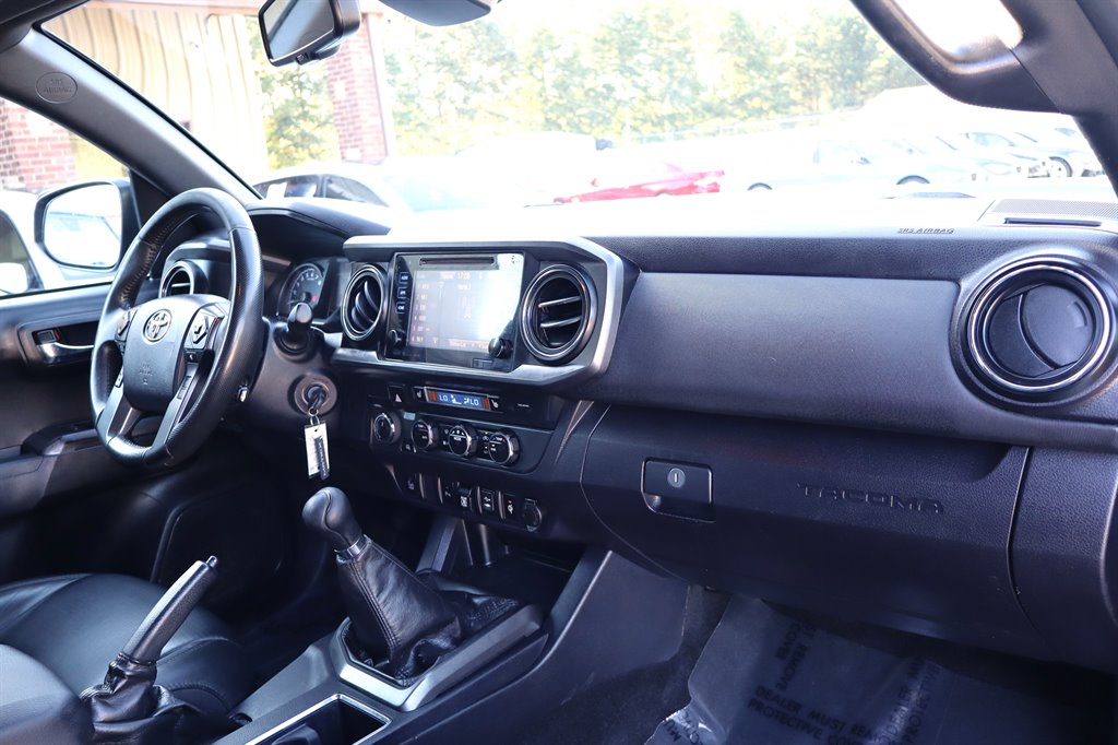 Toyota Tacoma photo 27