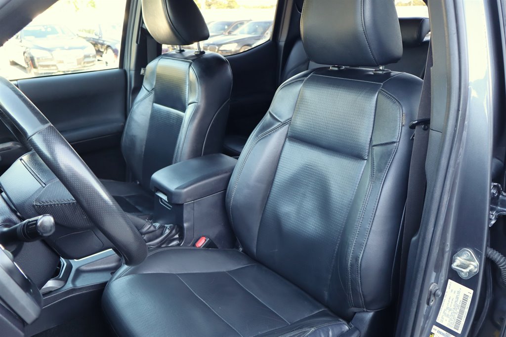 Toyota Tacoma photo 28