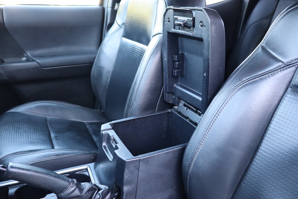 Toyota Tacoma photo 29