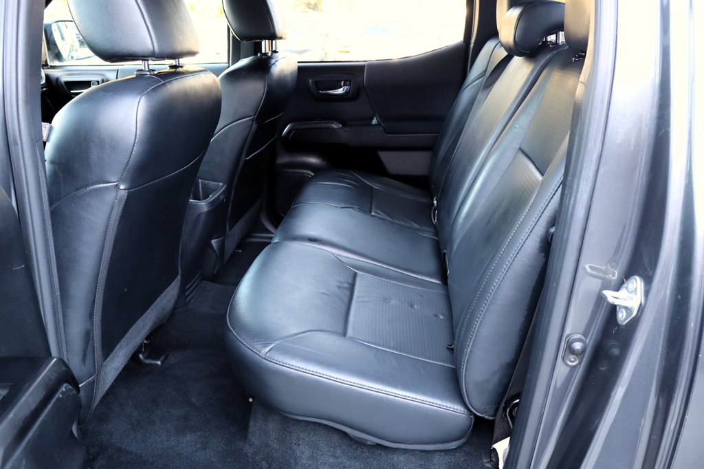 Toyota Tacoma photo 30