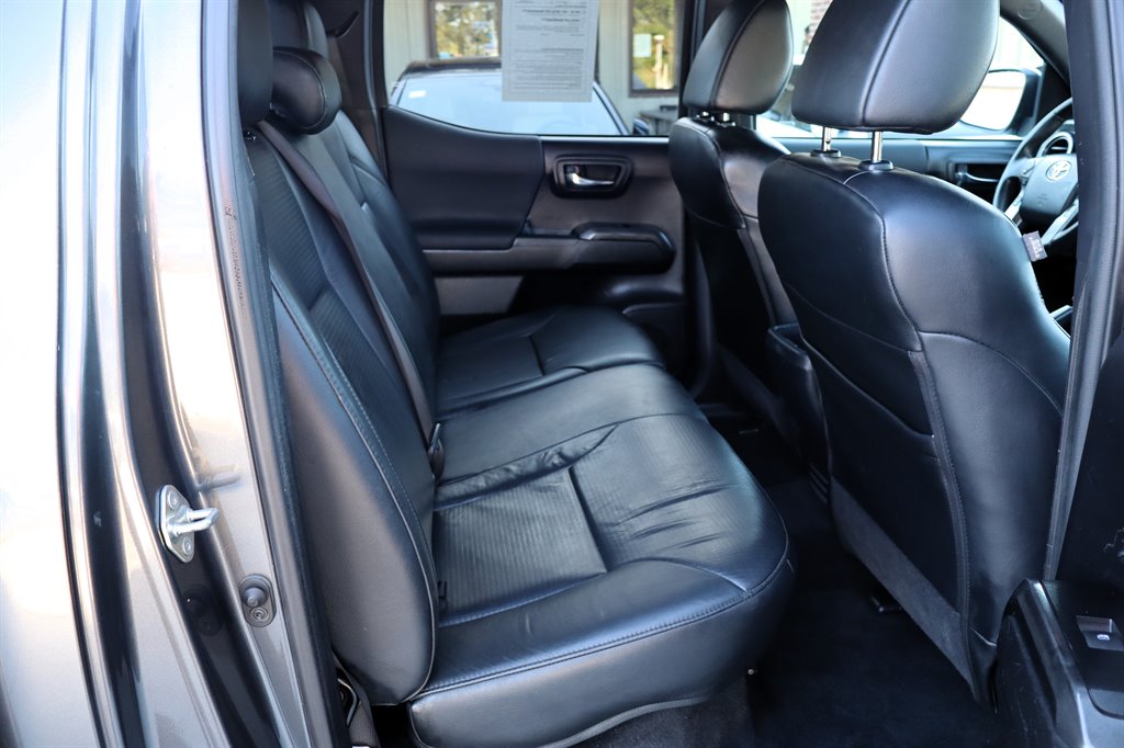 Toyota Tacoma photo 31
