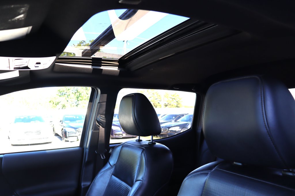 Toyota Tacoma photo 32