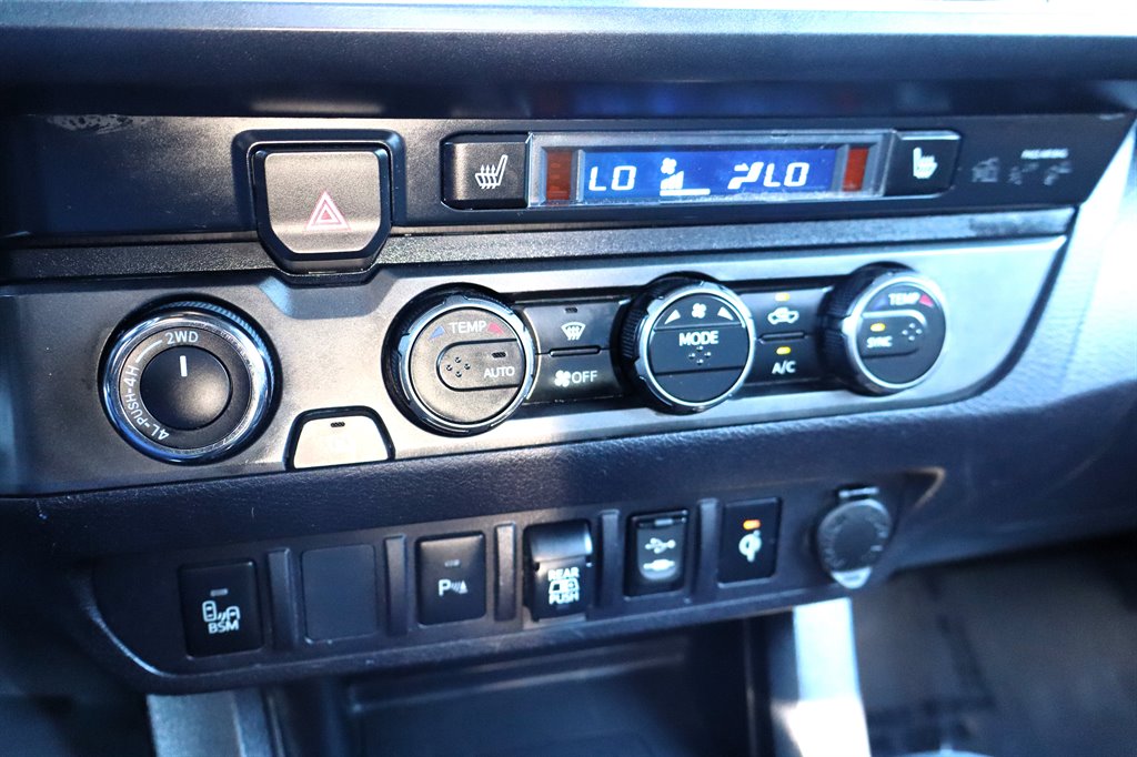 Toyota Tacoma photo 36
