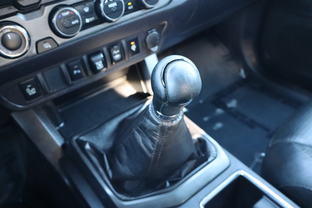 Toyota Tacoma photo 39