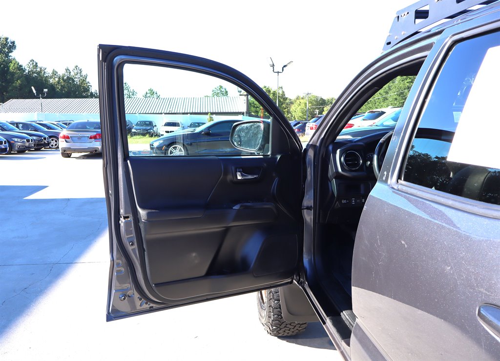 Toyota Tacoma photo 44