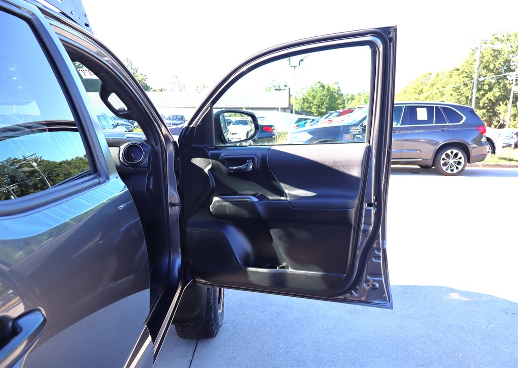 Toyota Tacoma photo 45