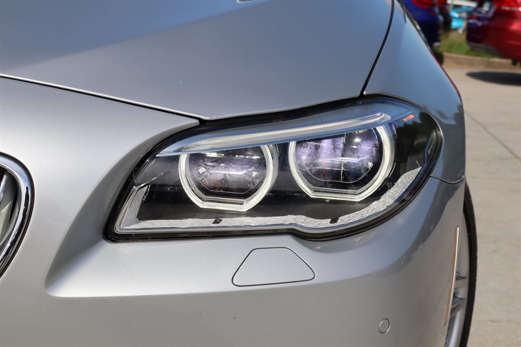 BMW 5 Series photo 10