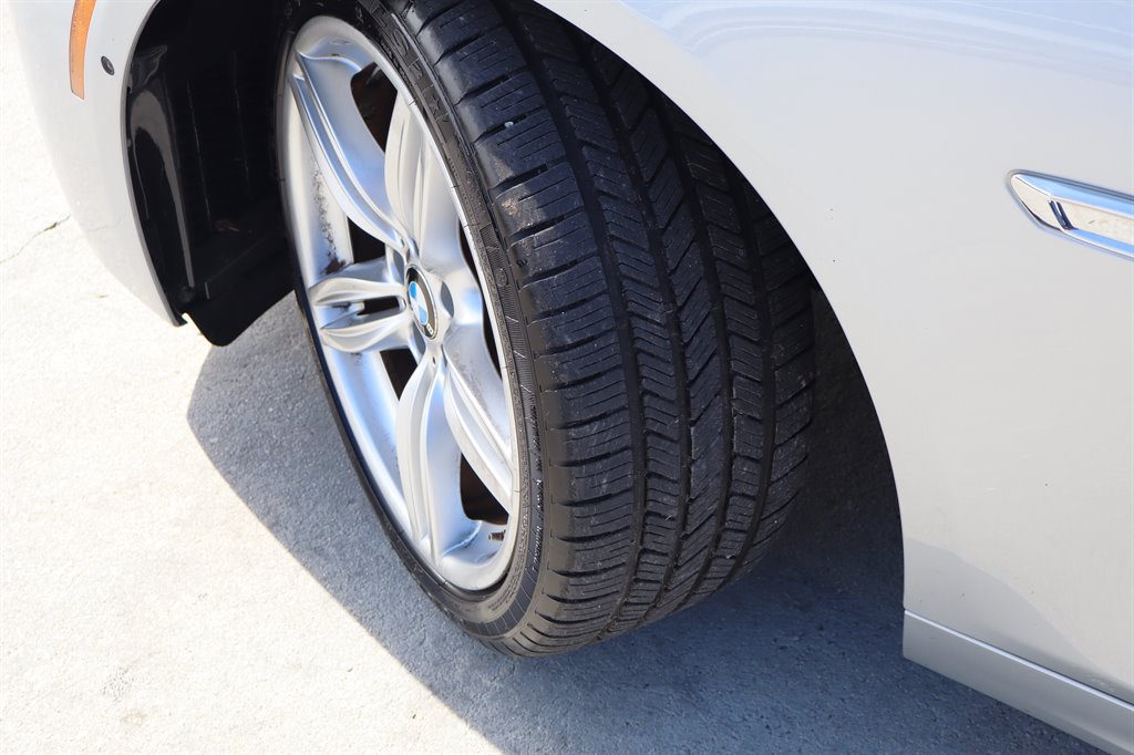 BMW 5 Series photo 11