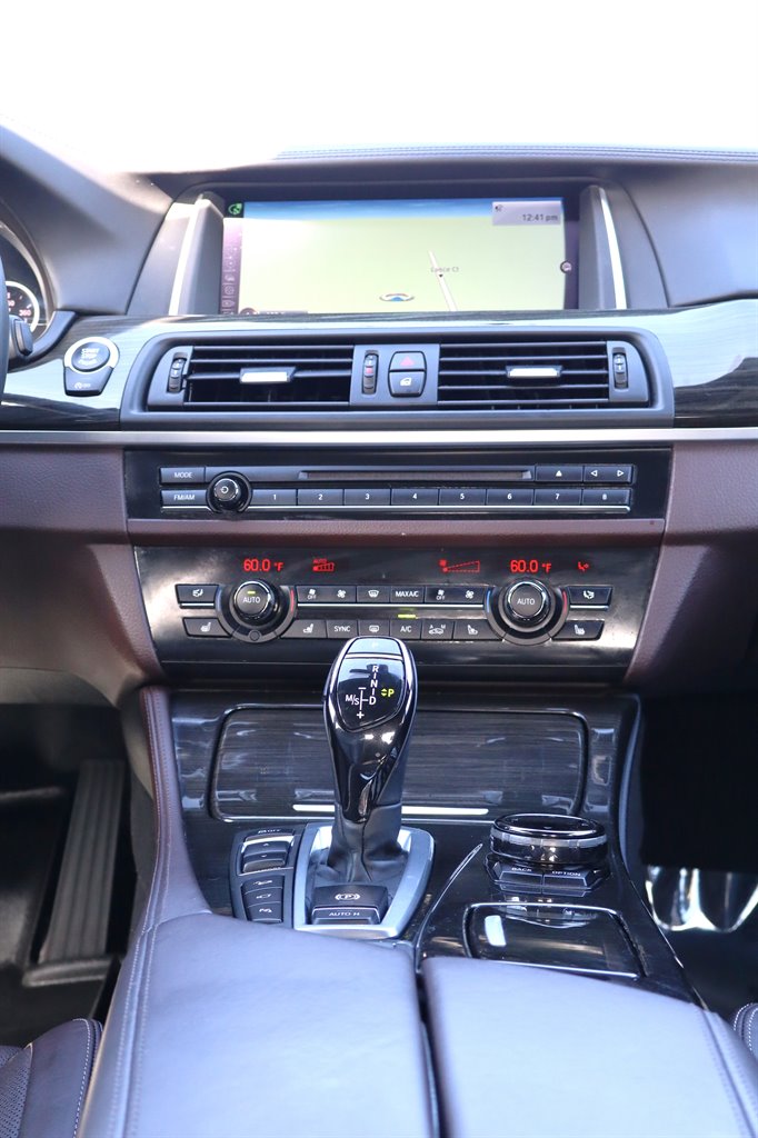 BMW 5 Series photo 14