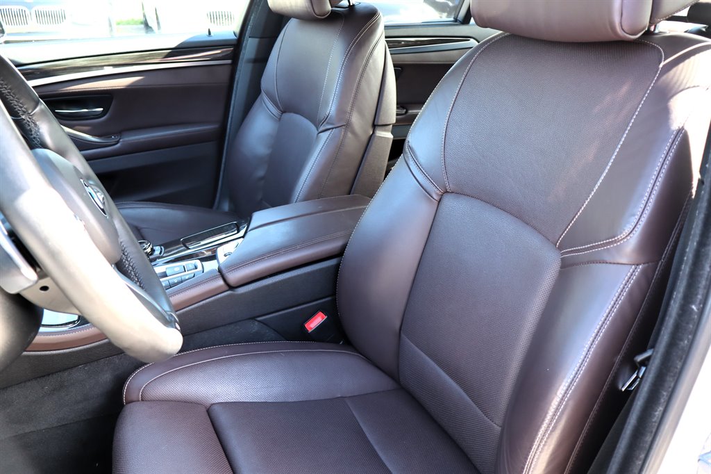 BMW 5 Series photo 17