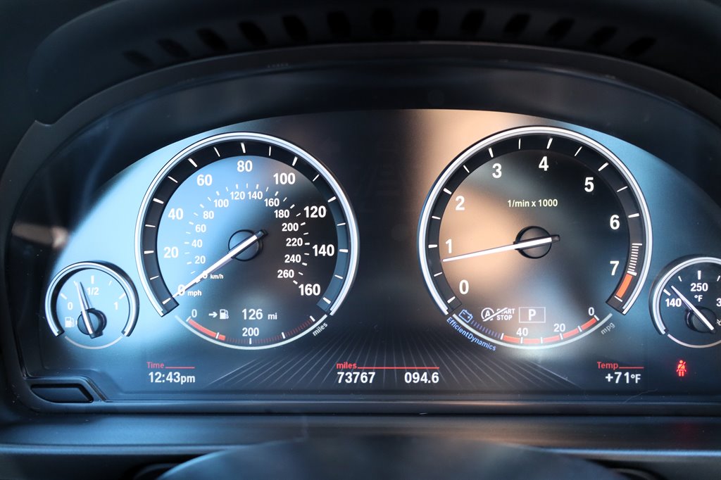 BMW 5 Series photo 25