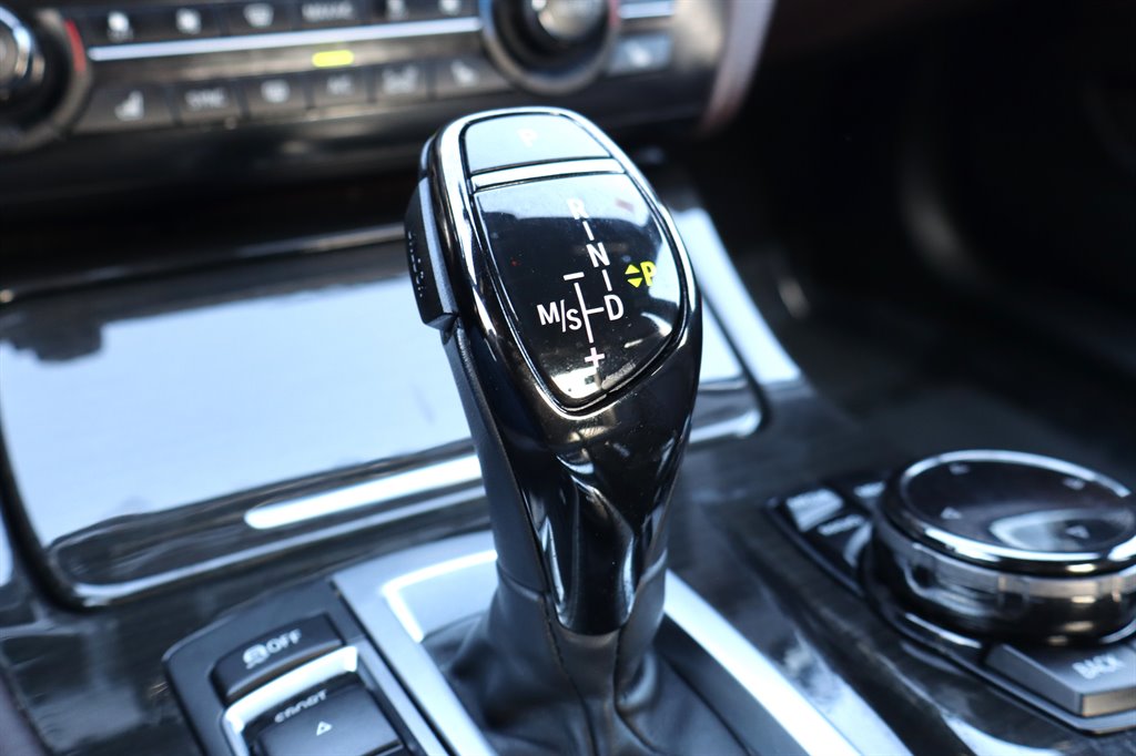 BMW 5 Series photo 35