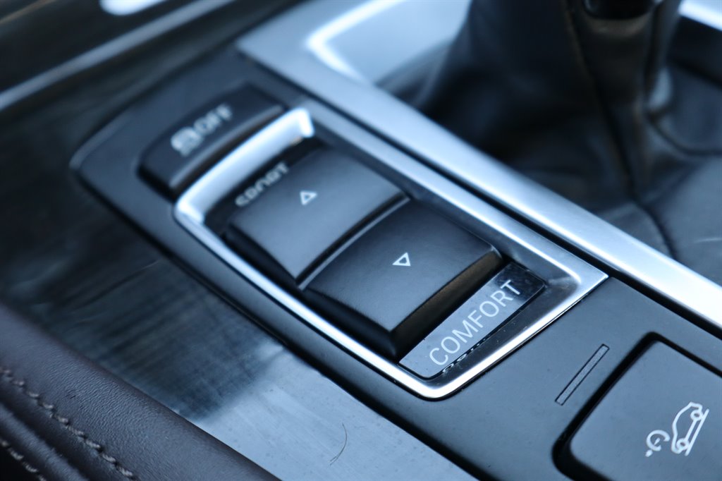BMW 5 Series photo 36
