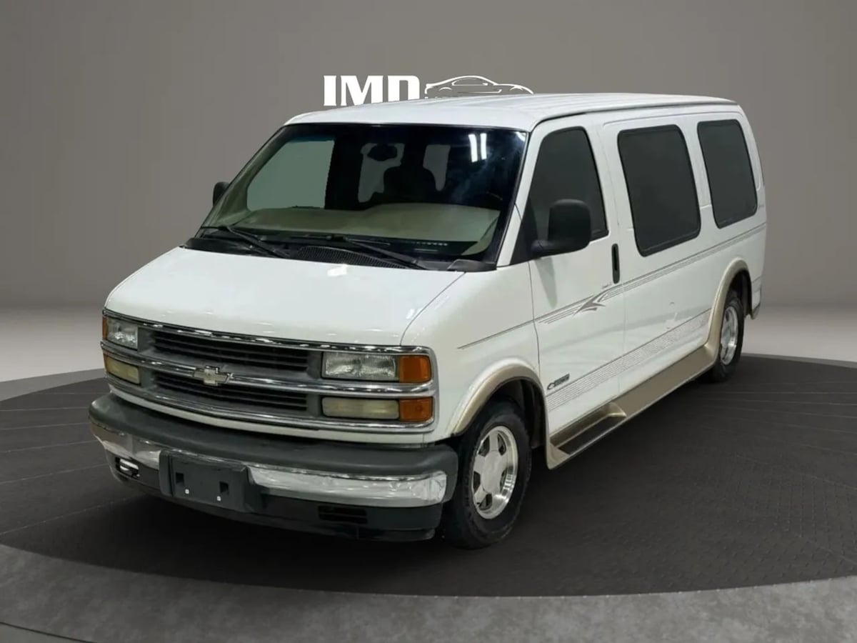 2002 Chevrolet Express 1500's photo