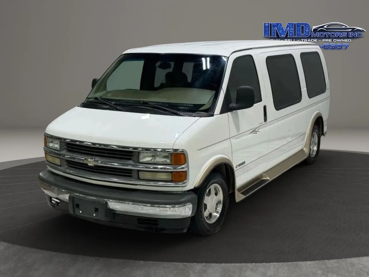 2002 Chevrolet Express 1500's photo