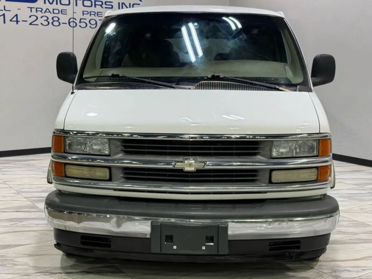 2002 Chevrolet Express Base - Photo 3