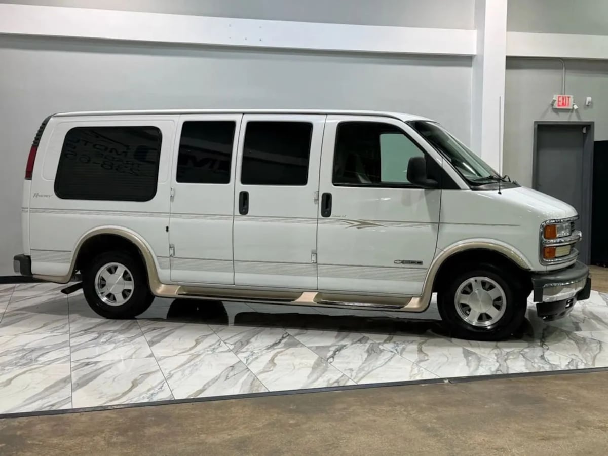 2002 Chevrolet Express Base - Photo 5