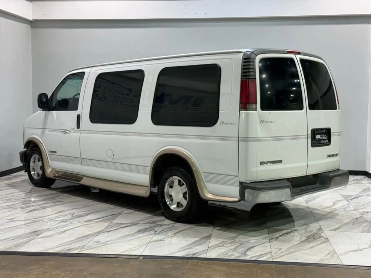 2002 Chevrolet Express Base - Photo 8