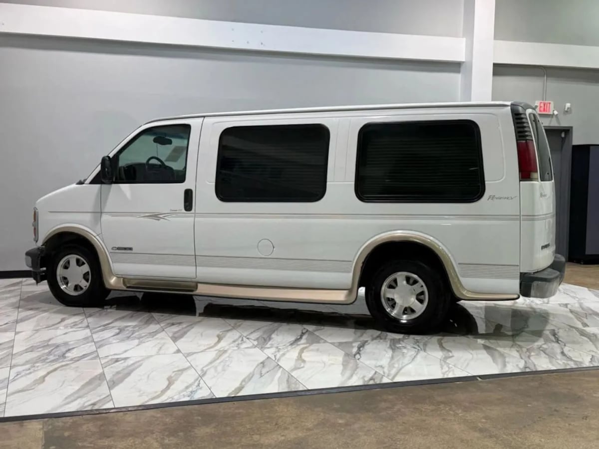 2002 Chevrolet Express Base - Photo 9