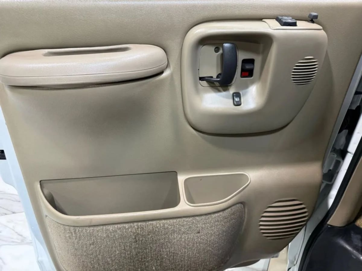 2002 Chevrolet Express Base - Photo 13