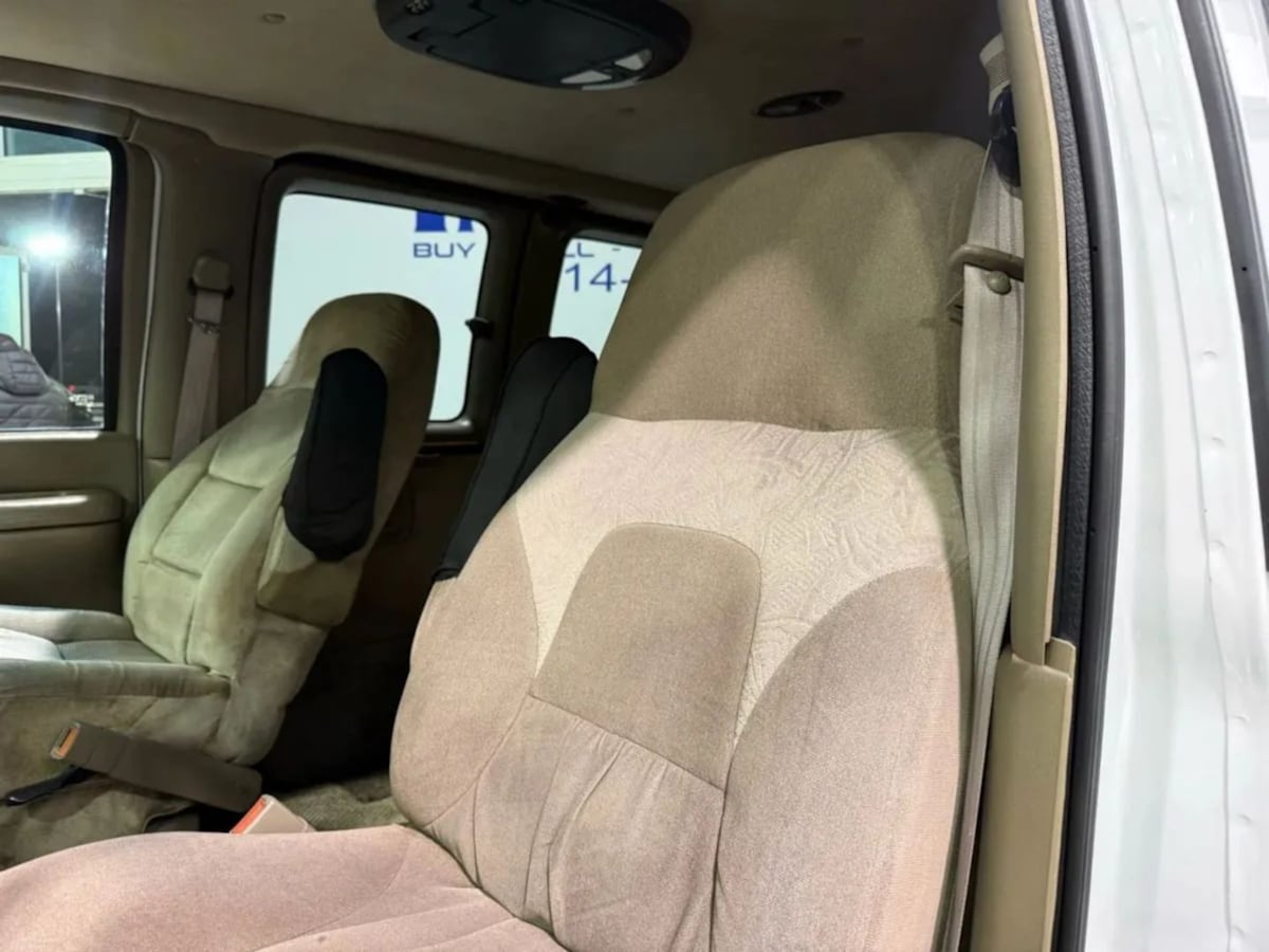 2002 Chevrolet Express Base - Photo 15