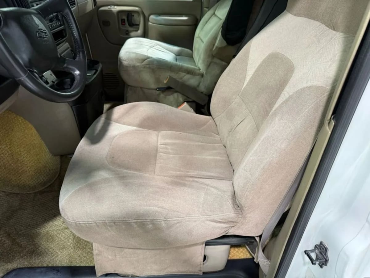 2002 Chevrolet Express Base - Photo 16