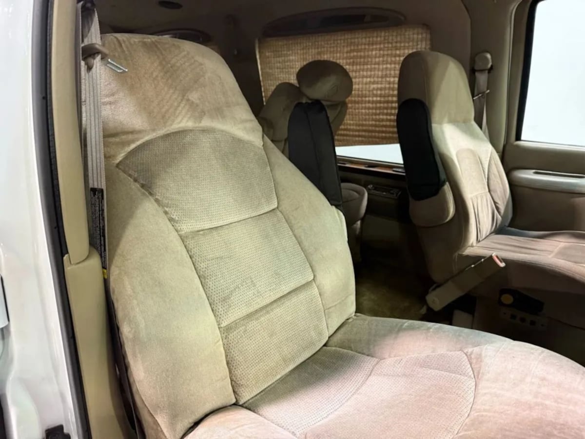 2002 Chevrolet Express Base - Photo 17