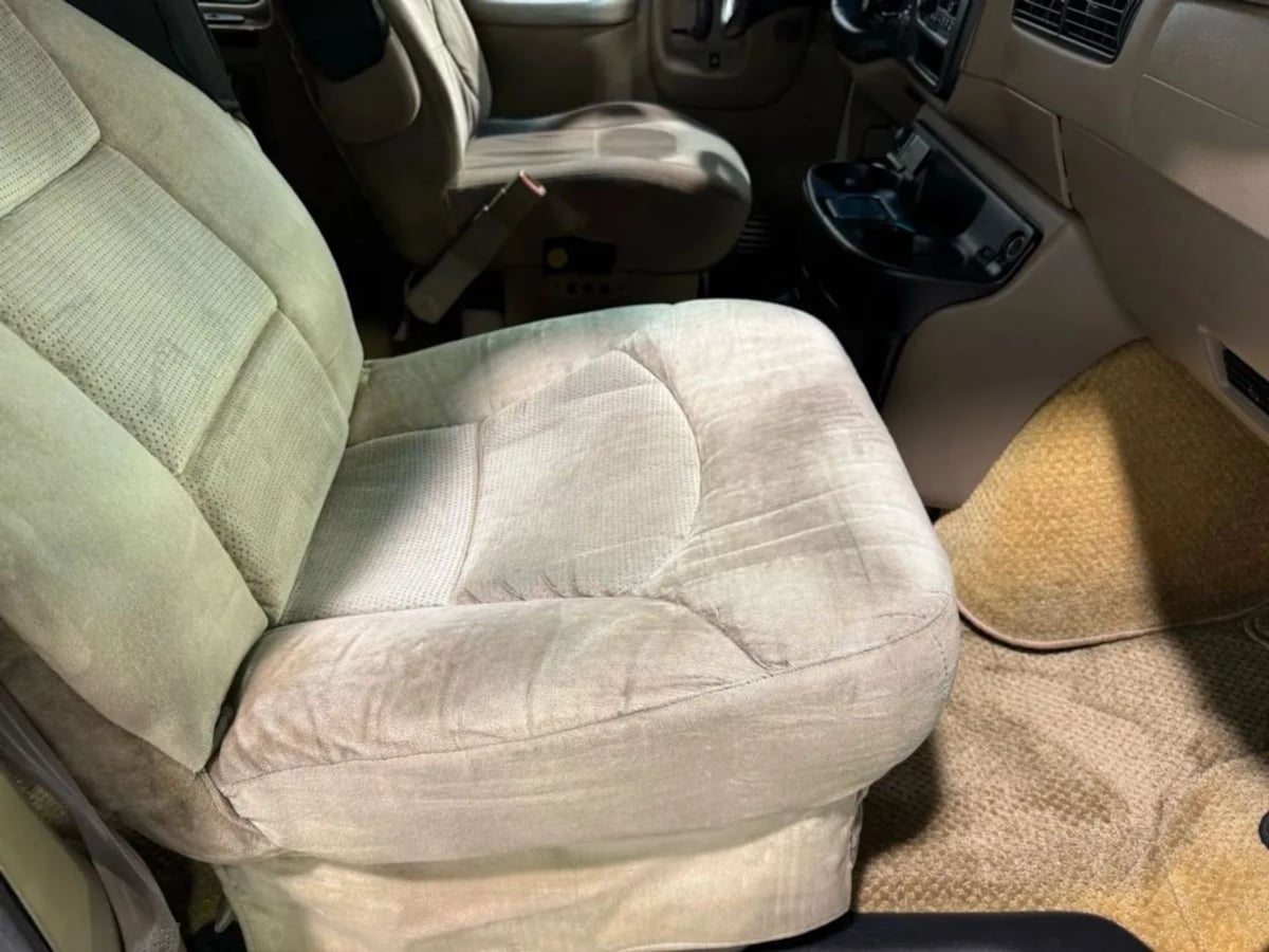 2002 Chevrolet Express Base - Photo 18