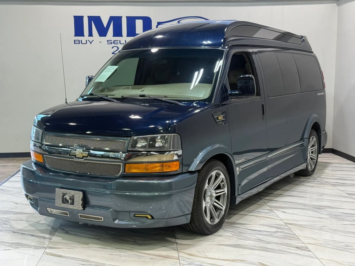 2017 Chevrolet Express 2500 Work Van HD's photo