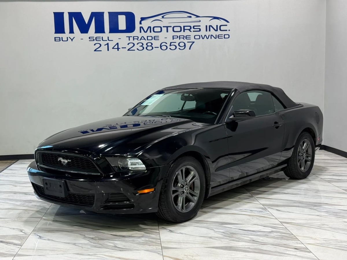 2014 Ford Mustang V6 Premium's photo