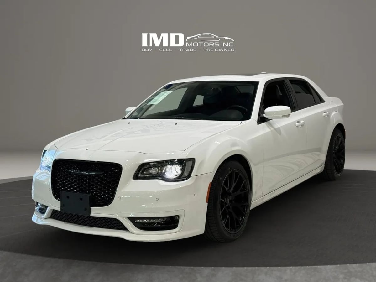 2023 Chrysler 300 Touring L RWD's photo