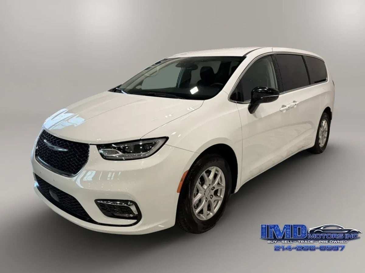2024 Chrysler Pacifica Touring L's photo