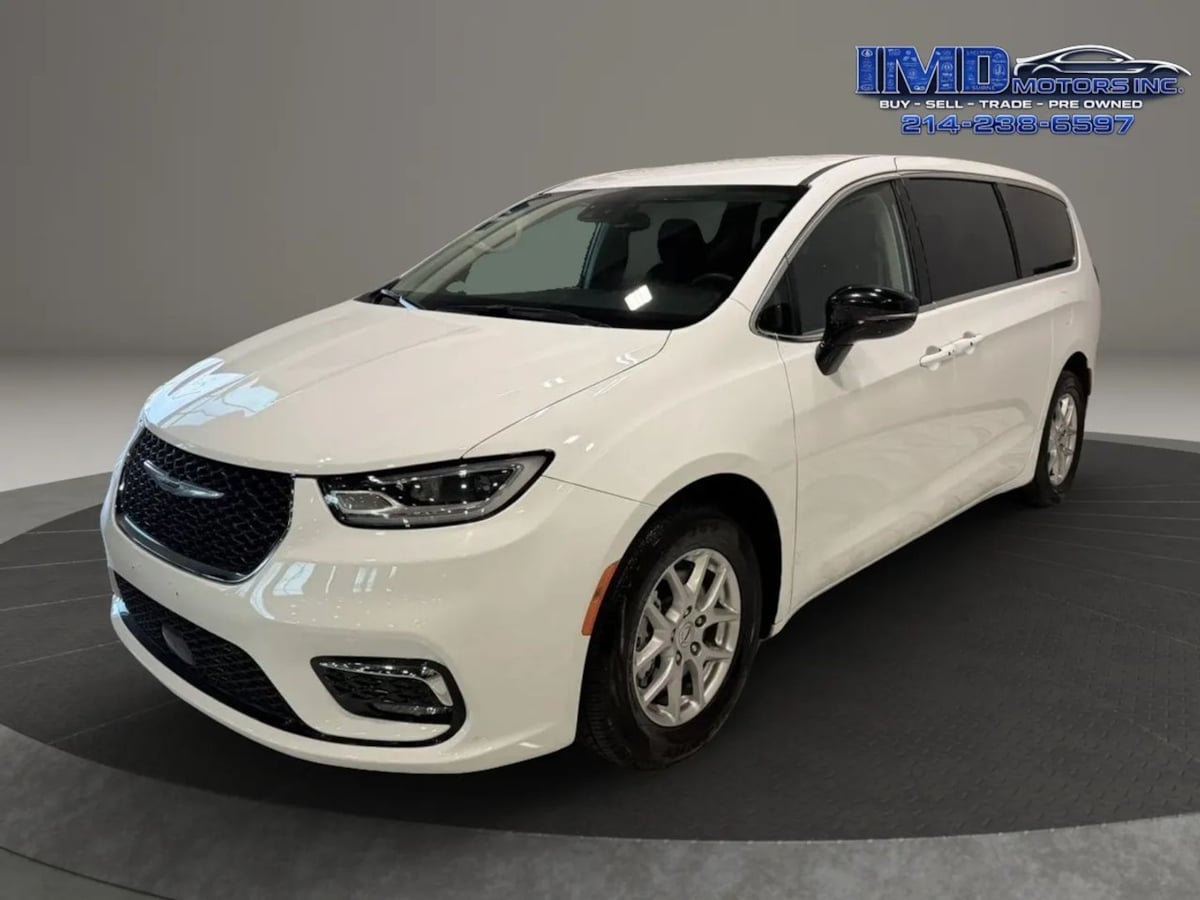 2024 Chrysler Pacifica Touring L's photo