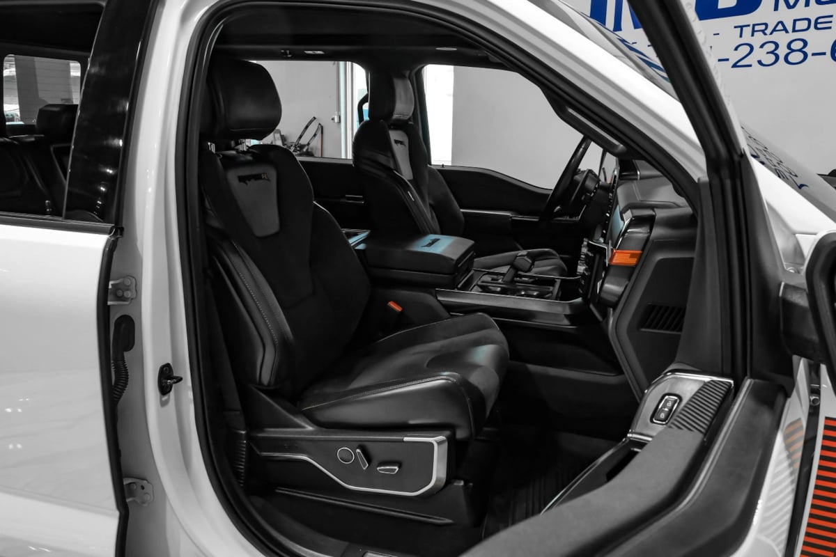 2023 Ford F-150 Raptor - Photo 32