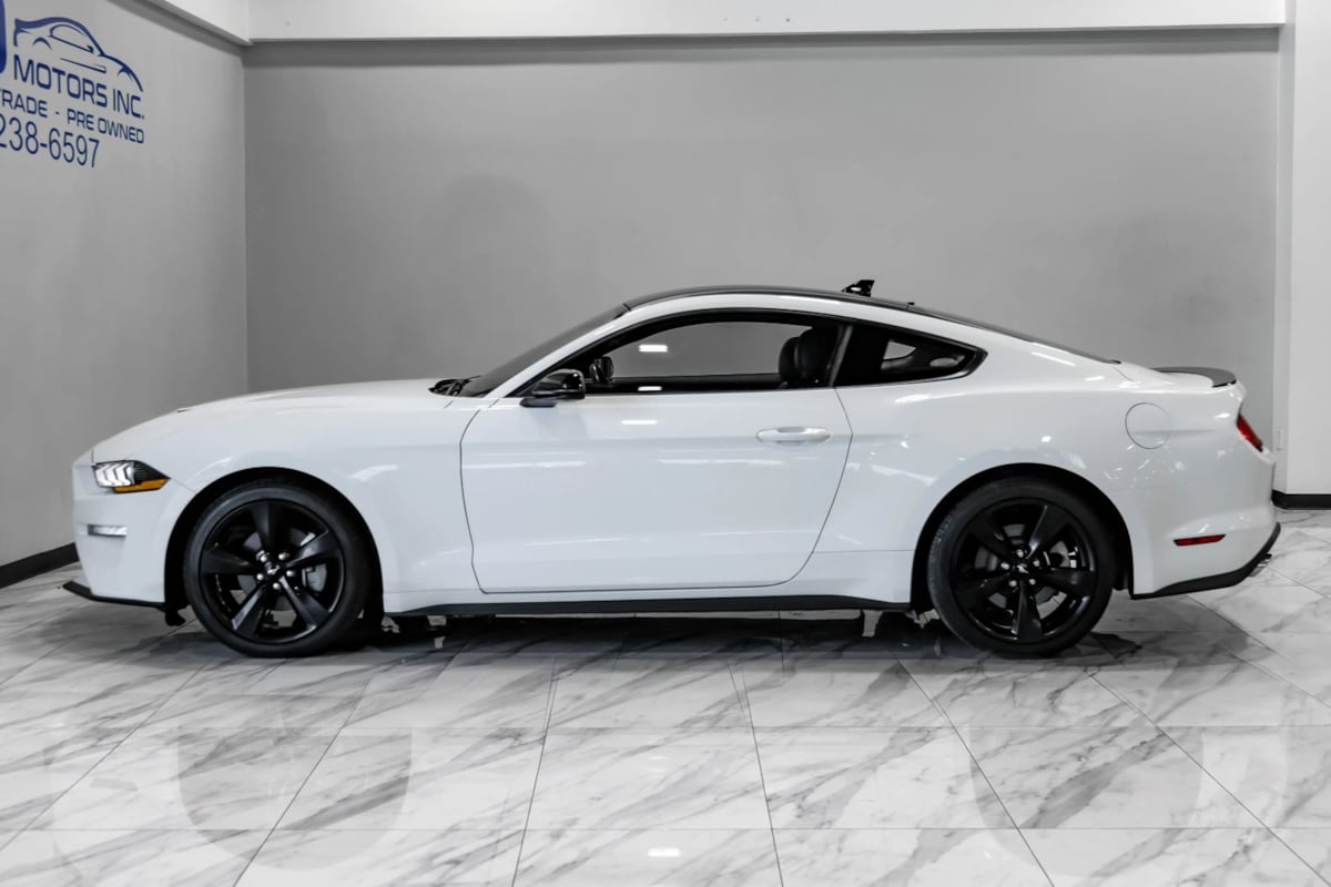 Ford Mustang photo 13