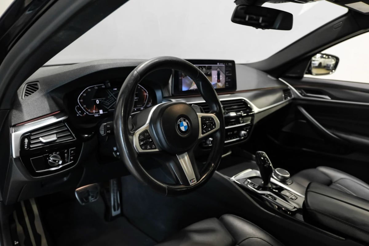 BMW 5 Series photo 4