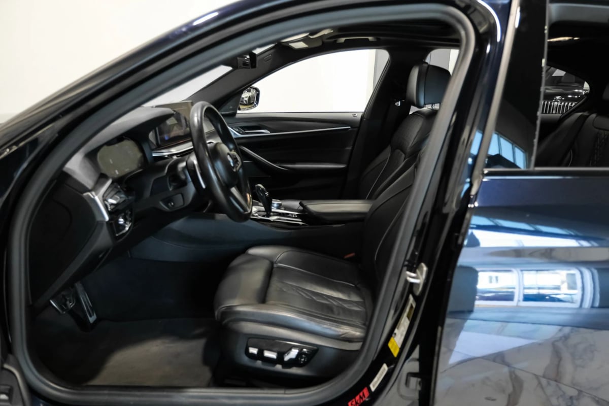 BMW 5 Series photo 5