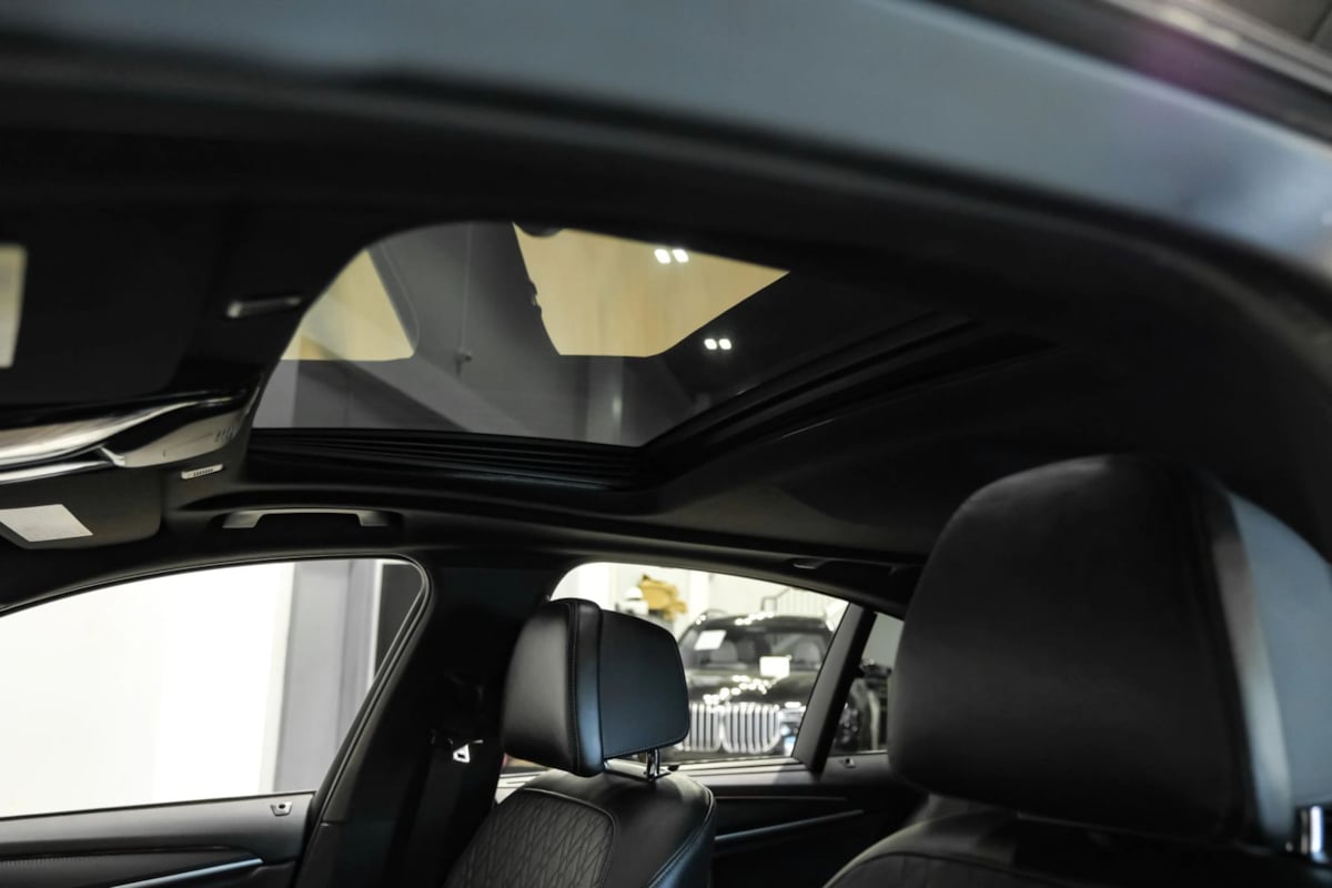 BMW 5 Series photo 6