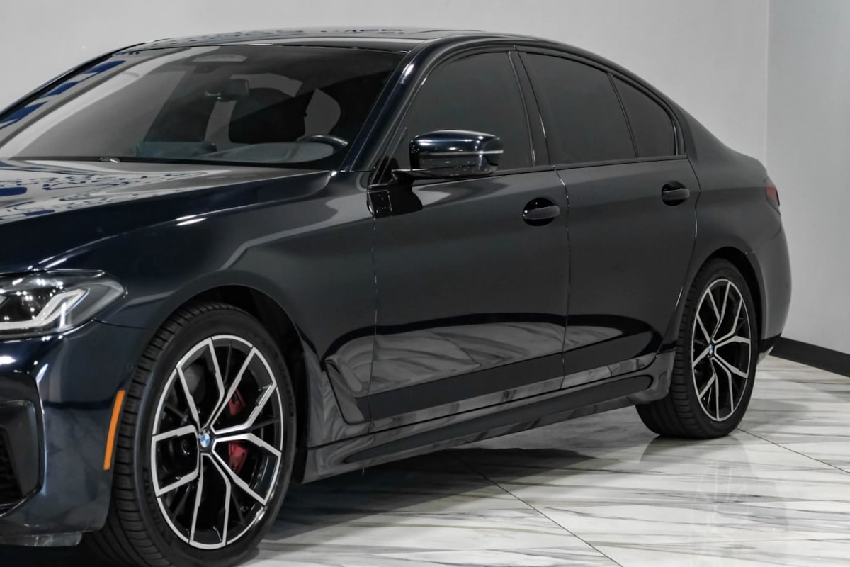 BMW 5 Series photo 8