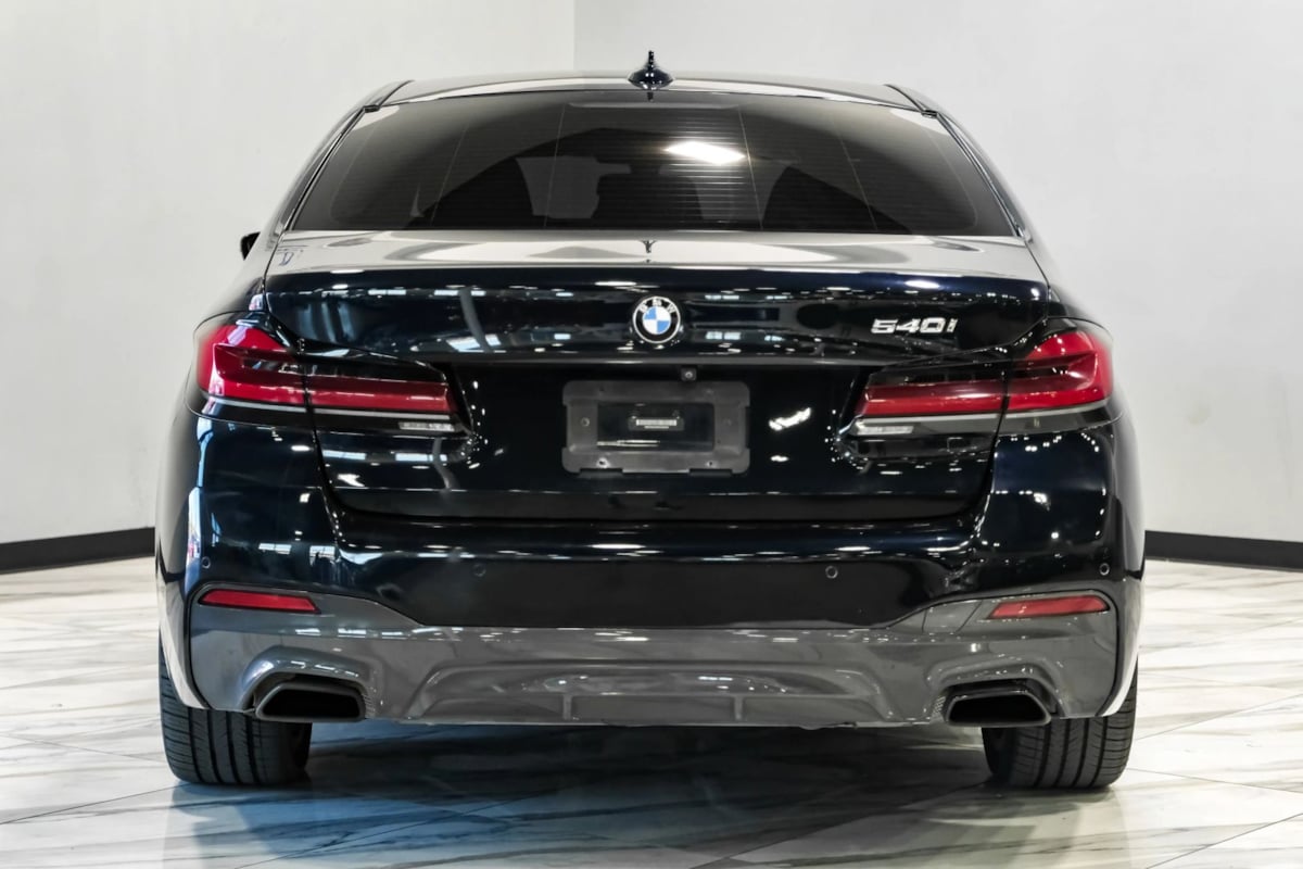 BMW 5 Series photo 12