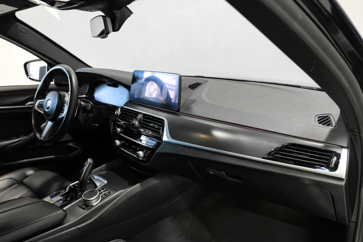 BMW 5 Series photo 16