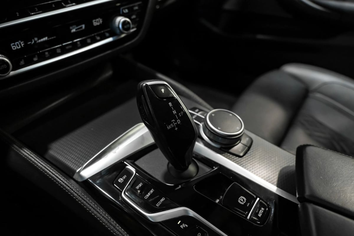 BMW 5 Series photo 26