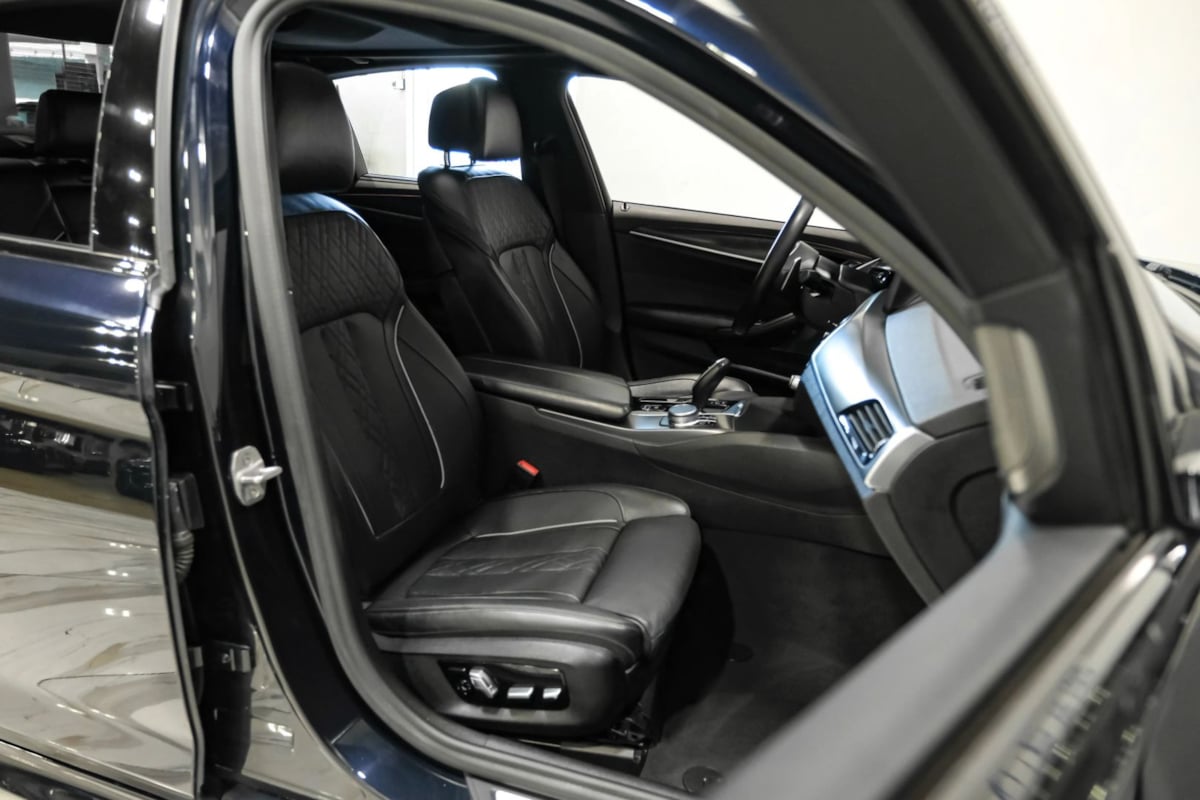 BMW 5 Series photo 32