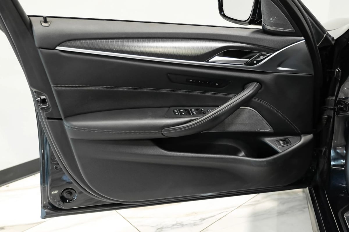 BMW 5 Series photo 39
