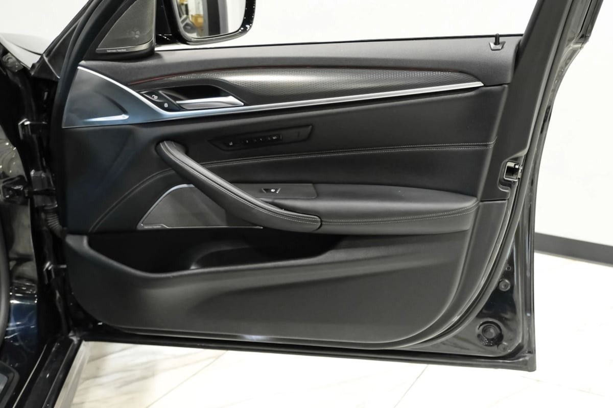 BMW 5 Series photo 41