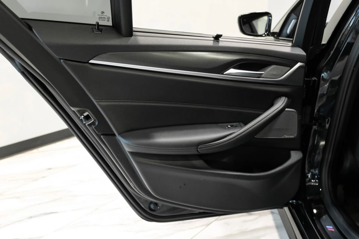 BMW 5 Series photo 42