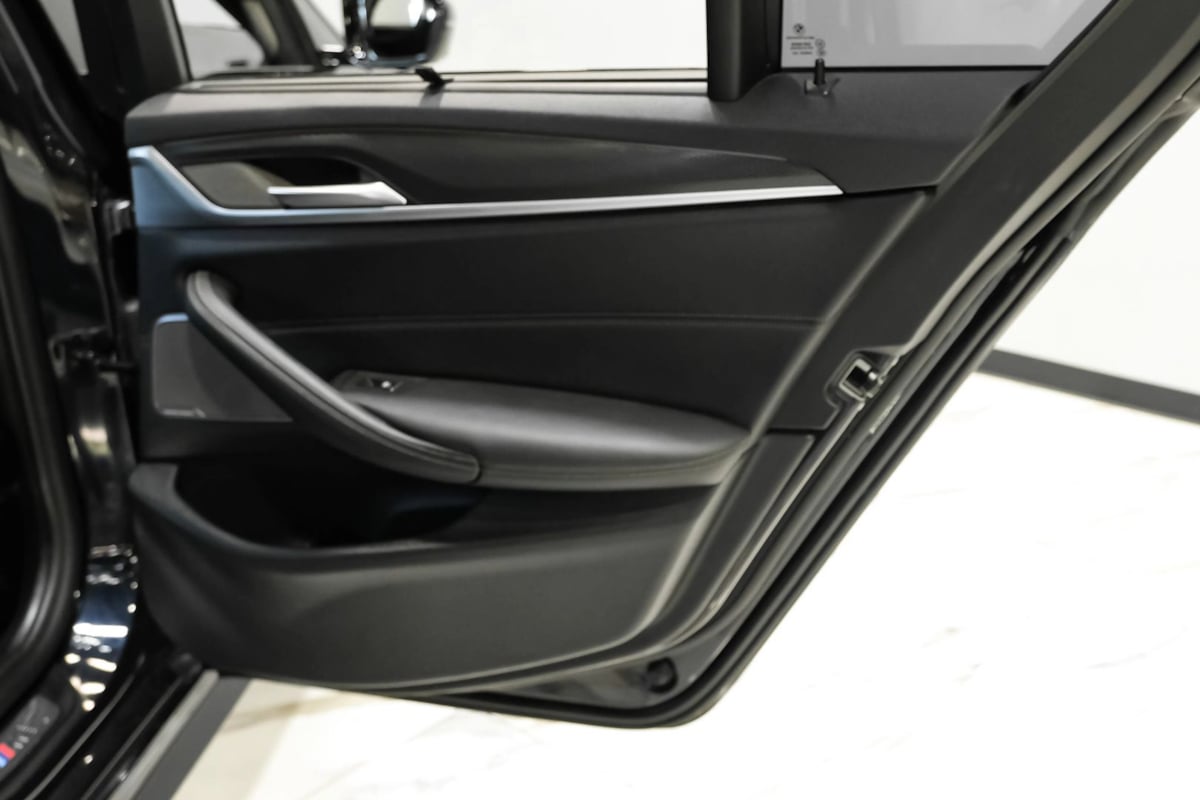BMW 5 Series photo 43