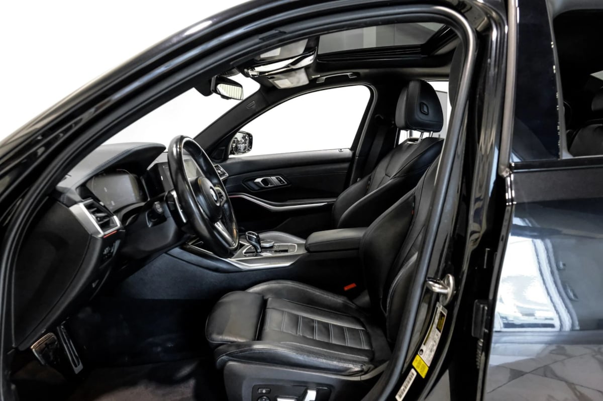 Photo 5 of this BMW 3 Series