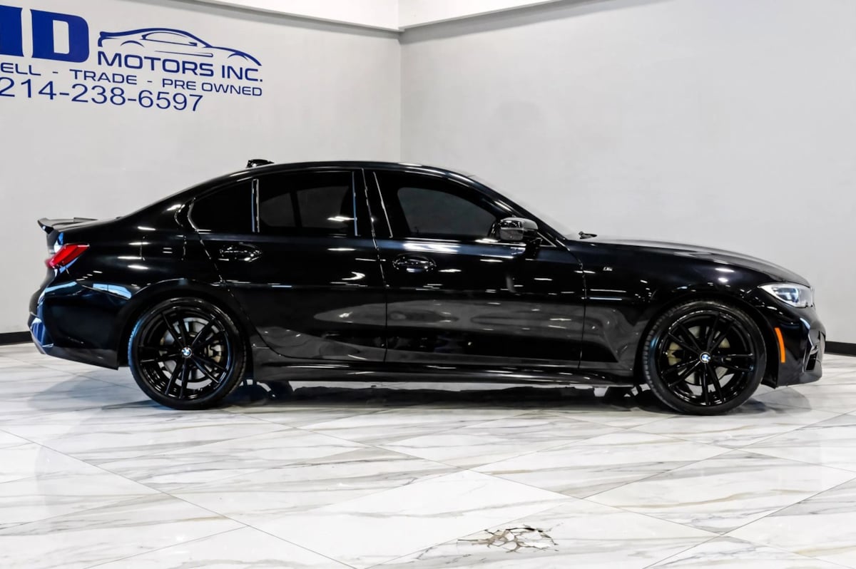 Photo 11 of this BMW 3 Series