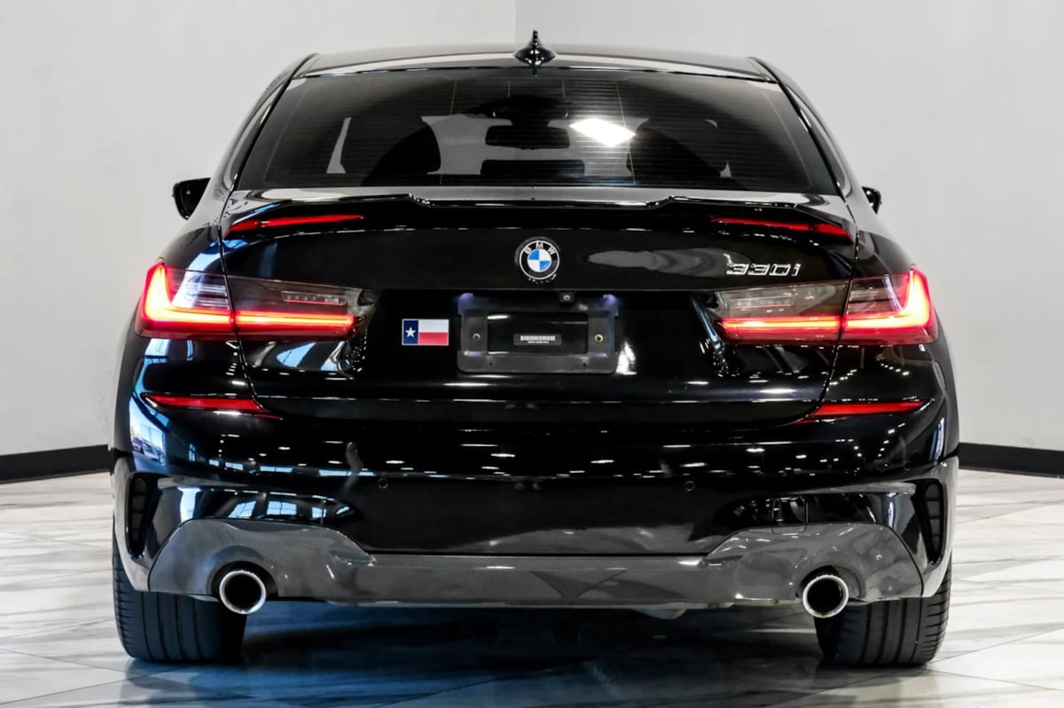 Photo 13 of this BMW 3 Series